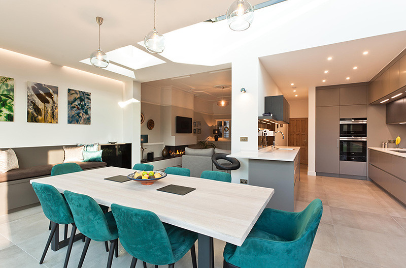 Modern and fresh dining area in house extention in North London